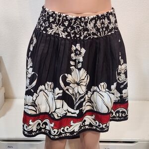 WOMEN'S White House Black Market Skirt Size M (Fits like a Large)